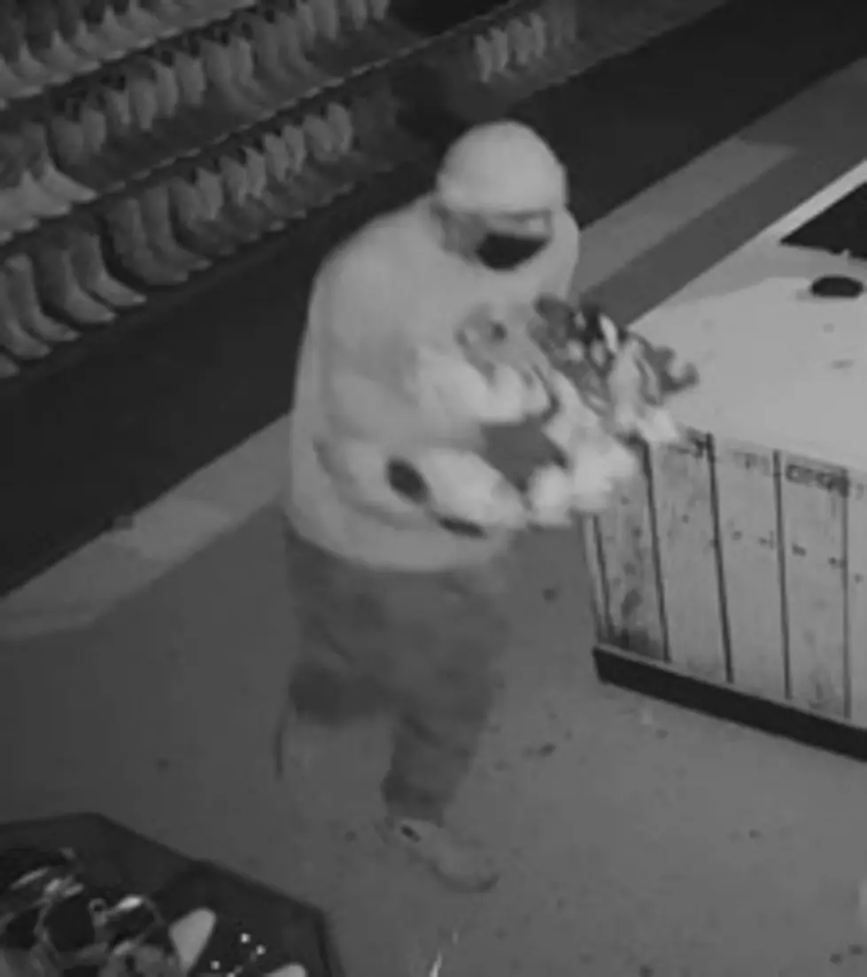 Police Looking for A Texas Man Who Stole $100,000 Worth of Clothes